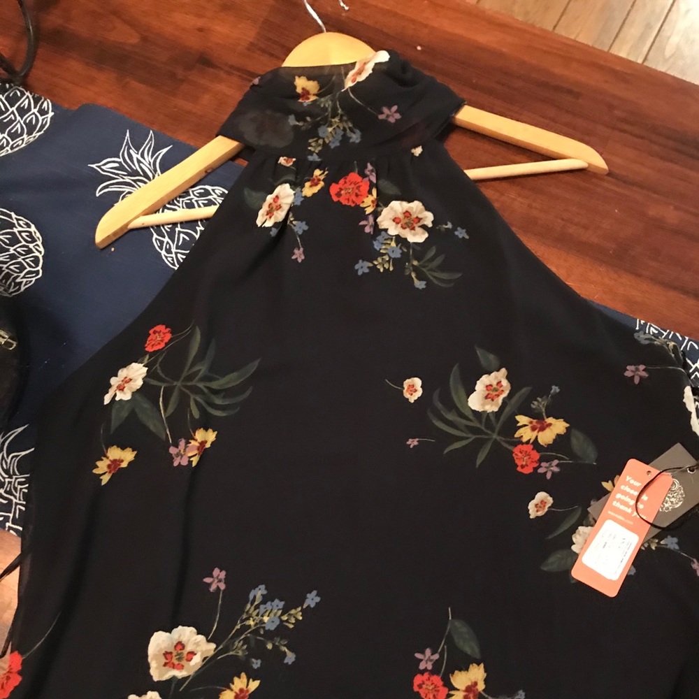 Lightly worn beautiful Vince Camuto top!